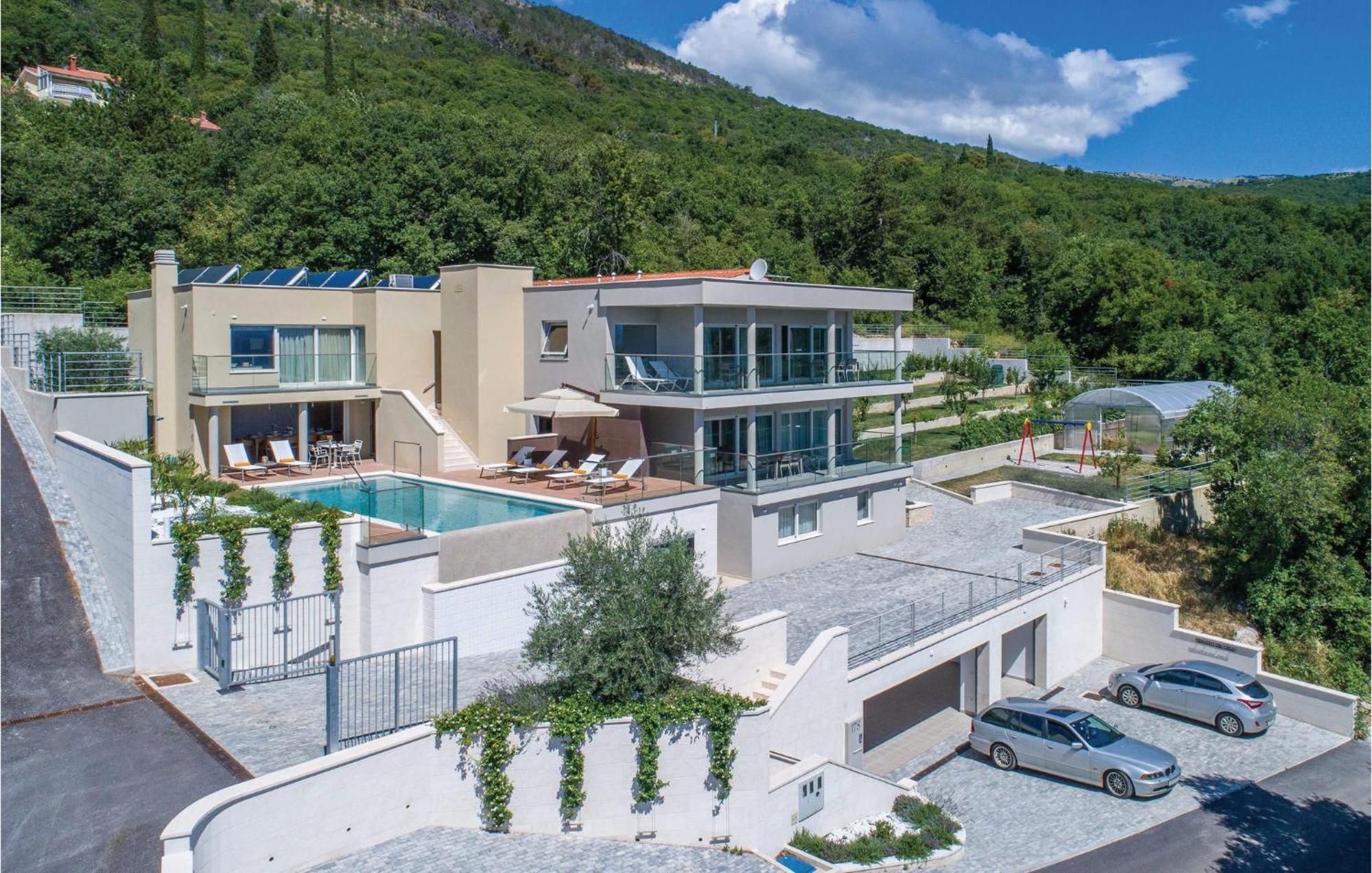 Nice Apartment In Plomin With Jacuzzi Exterior photo