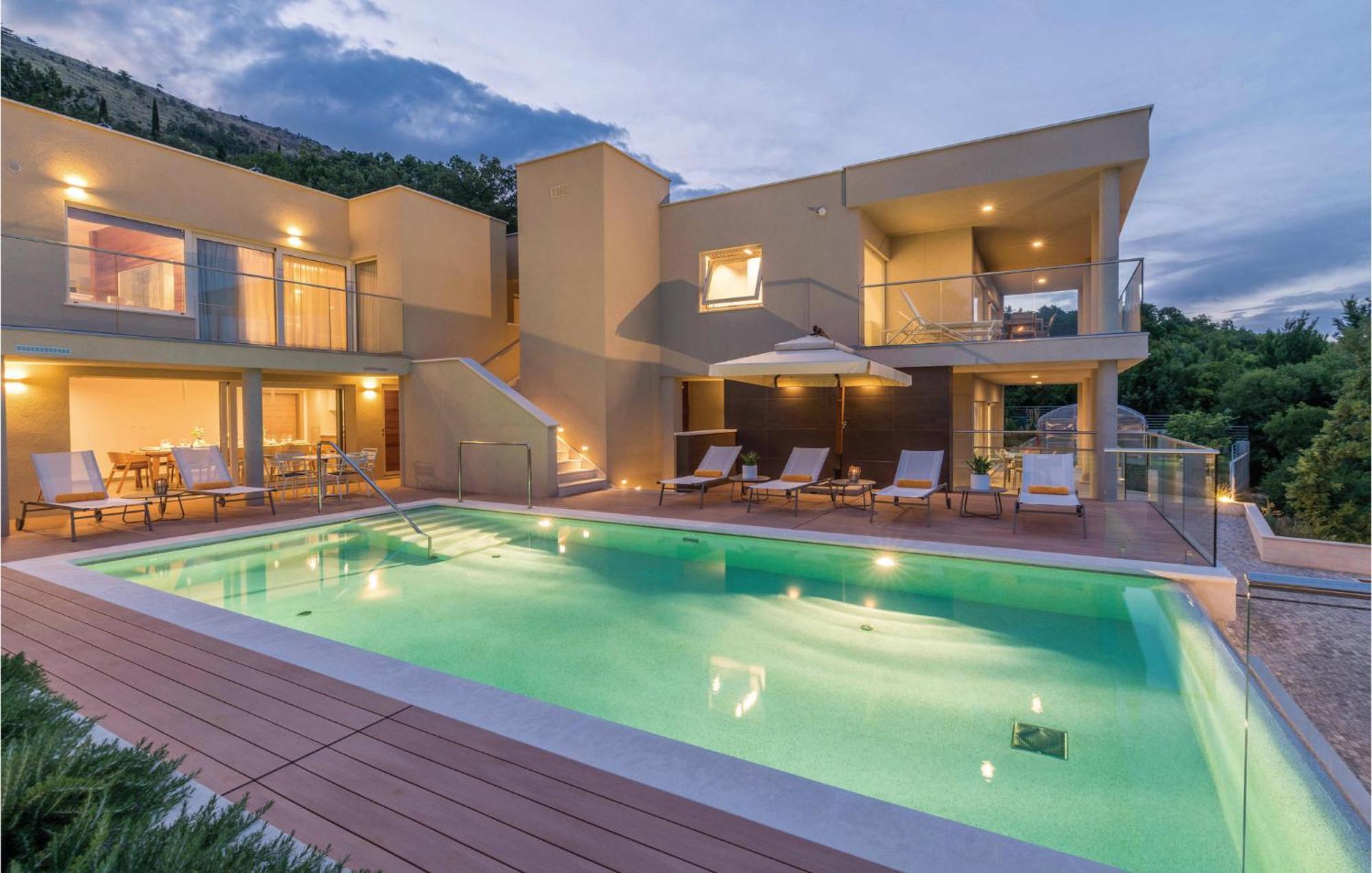Nice Apartment In Plomin With Jacuzzi Exterior photo