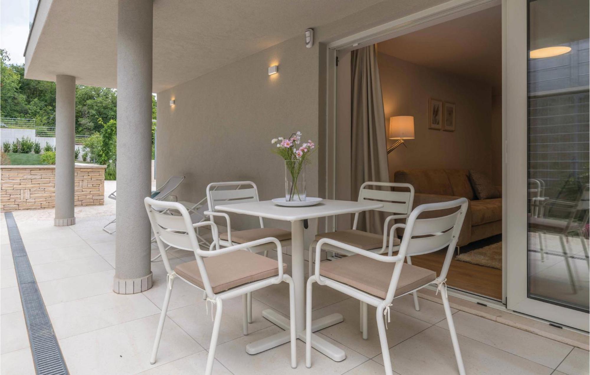 Nice Apartment In Plomin With Jacuzzi Exterior photo